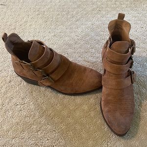 Universal Thread Ankle Booties